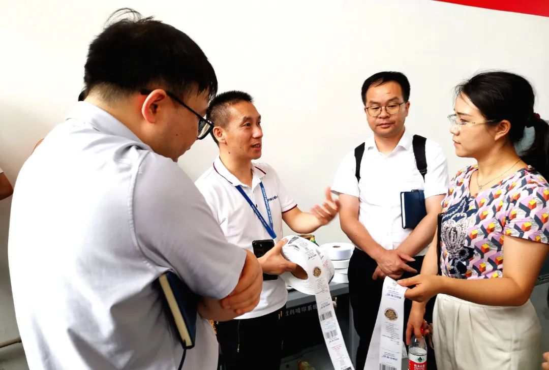 接待东莞松山湖科教局向导来我司工厂视察，，，，，指导事情！